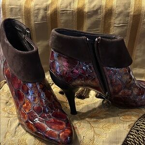 Elegant Brown and Red Ankle Boots